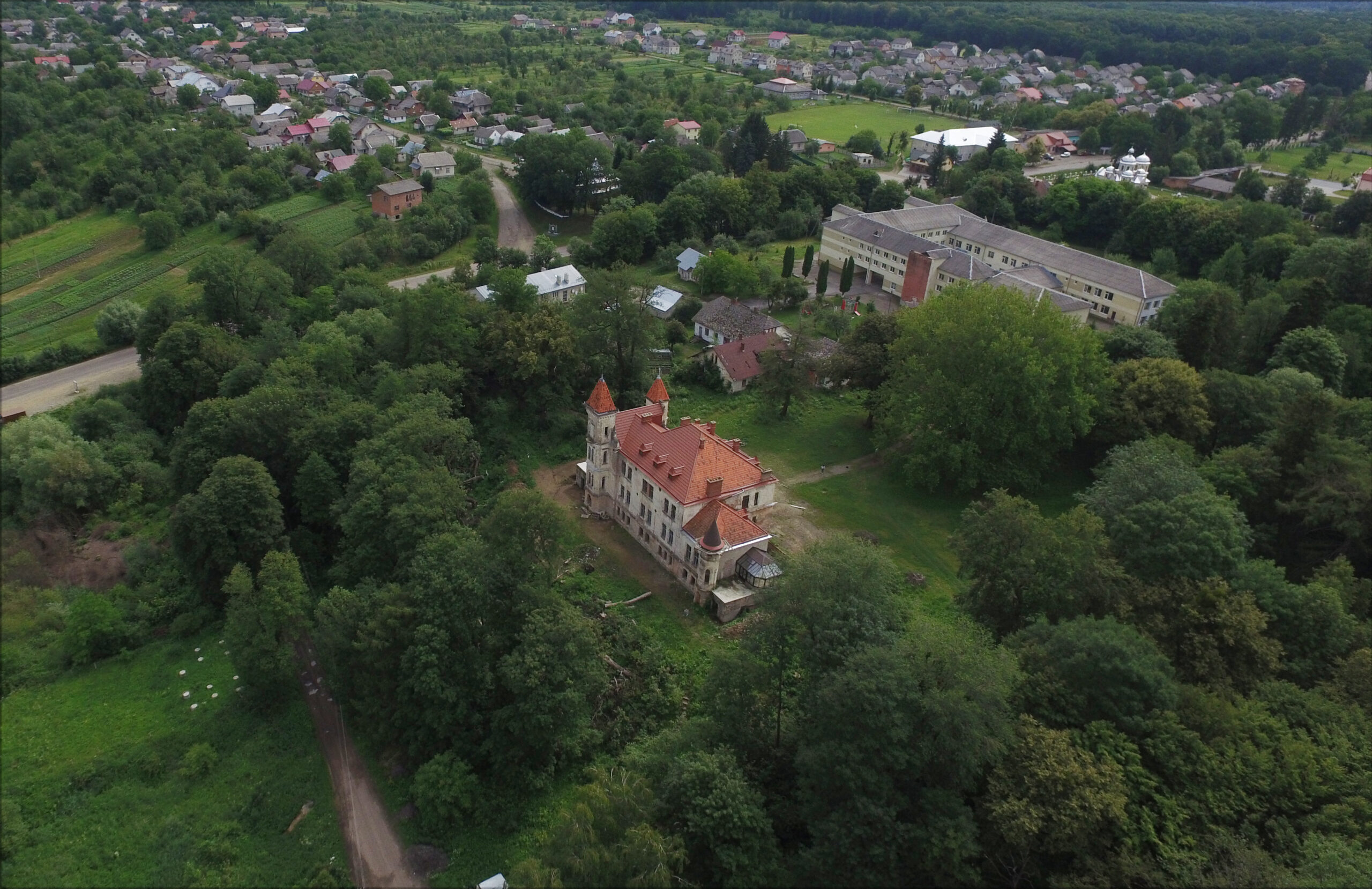 Вигляд на палац у Підгірцях зверху